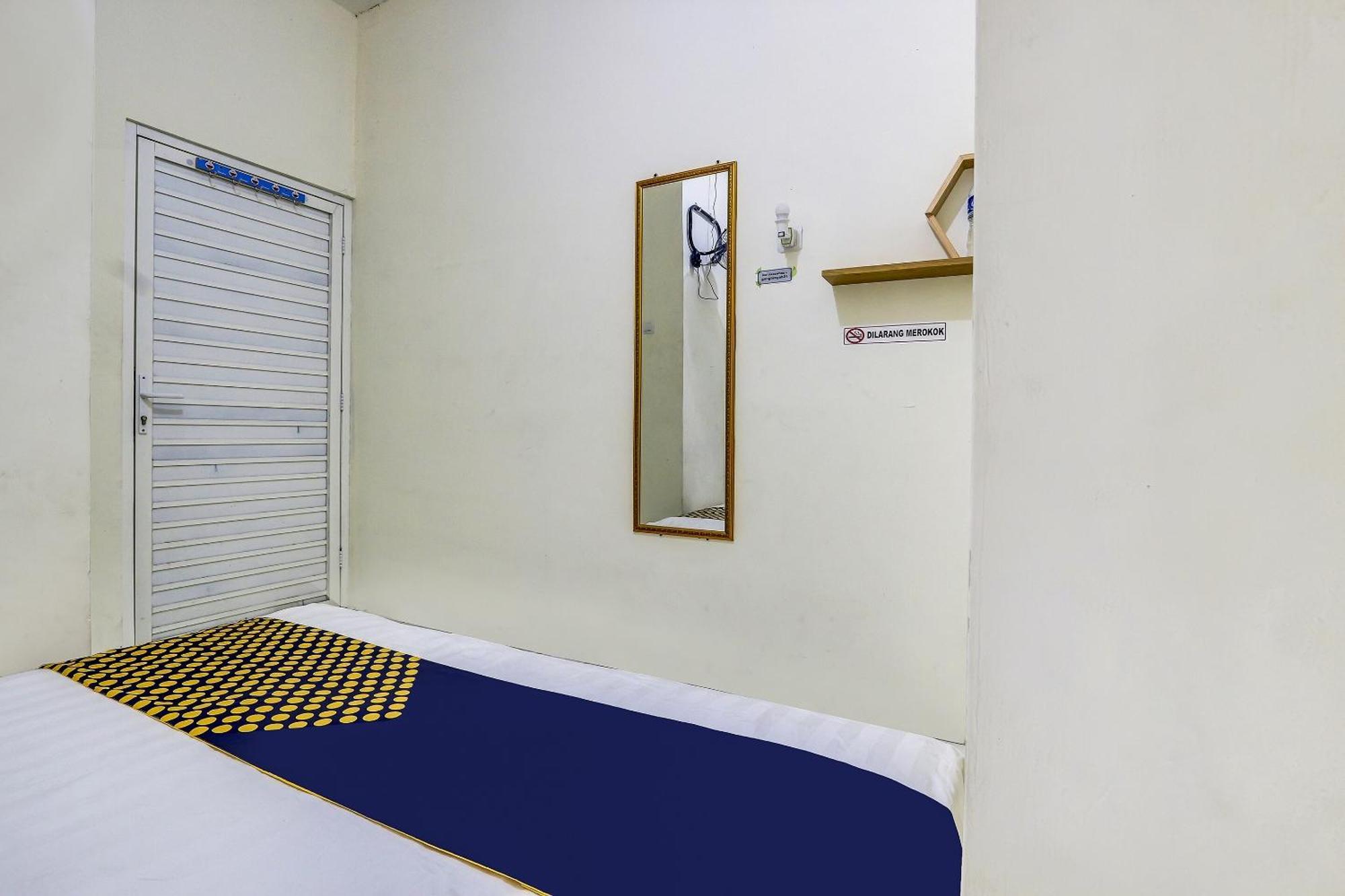 Spot On 90780 Gang Tengah Homestay Syariah Семаранг Экстерьер фото