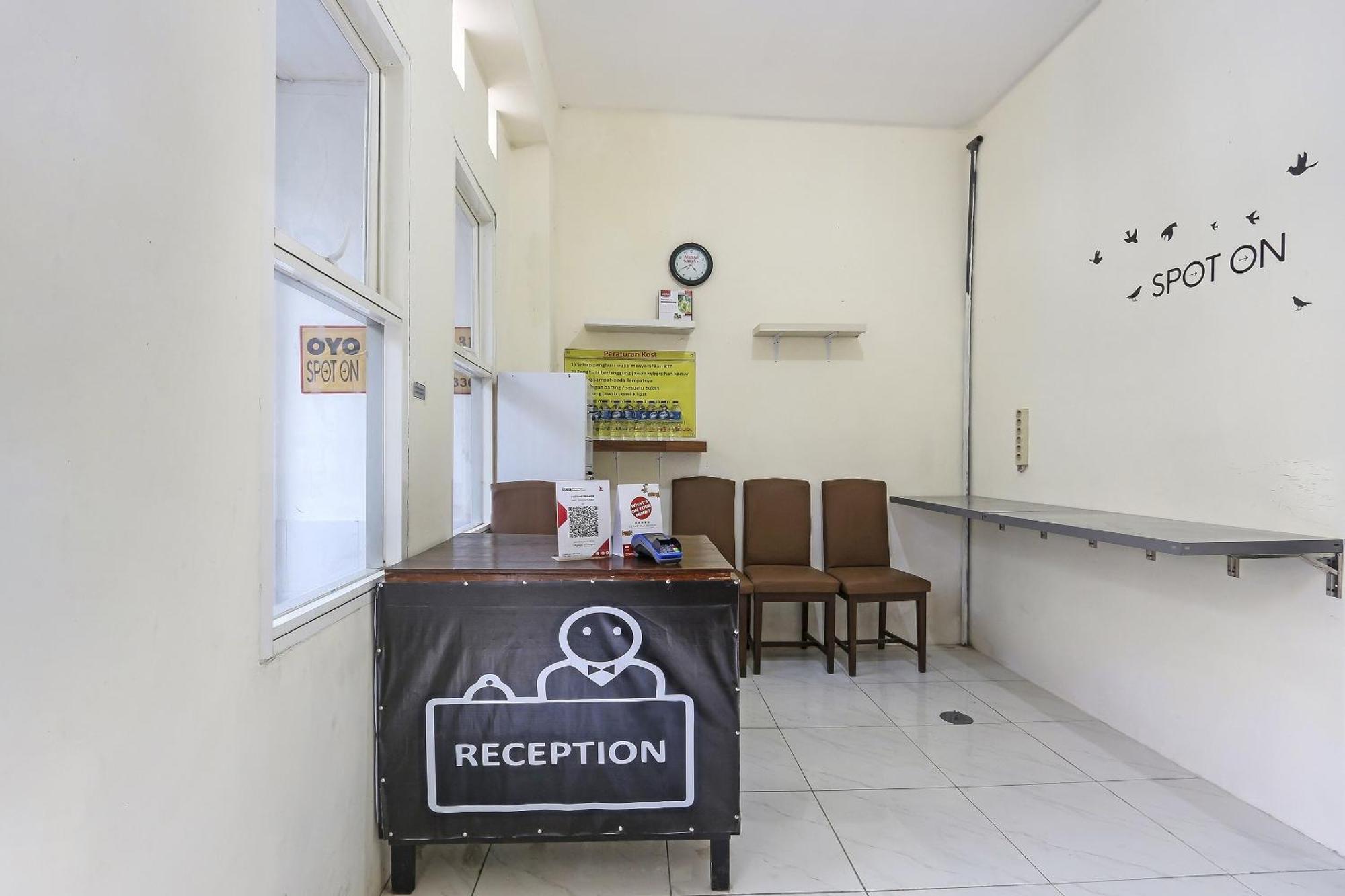 Spot On 90780 Gang Tengah Homestay Syariah Семаранг Экстерьер фото