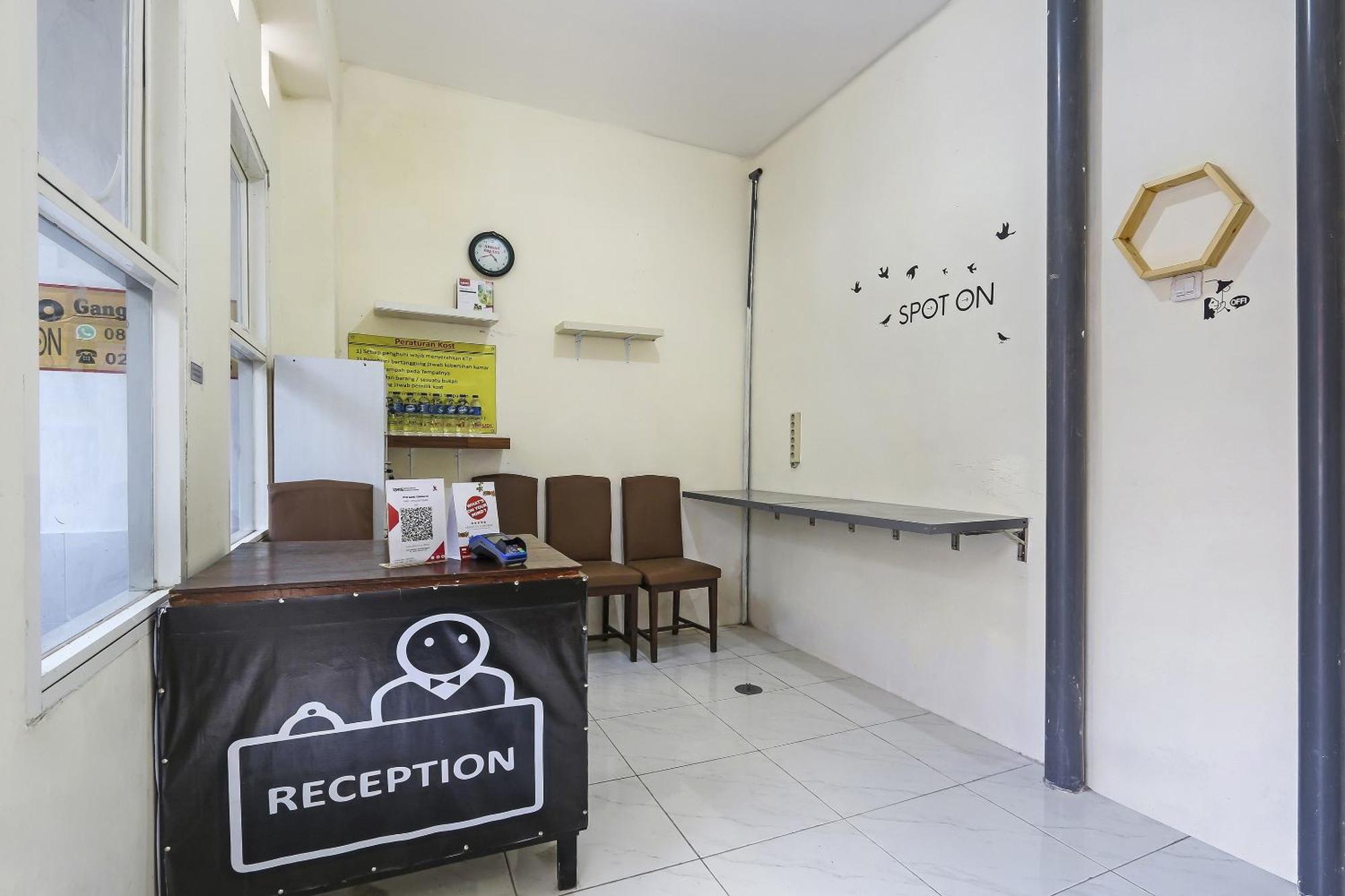 Spot On 90780 Gang Tengah Homestay Syariah Семаранг Экстерьер фото
